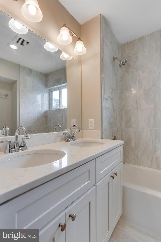 4304 Wheeler Road Southeast Washington, DC 20032 - Photo 23 of 30 Bath (Master)
