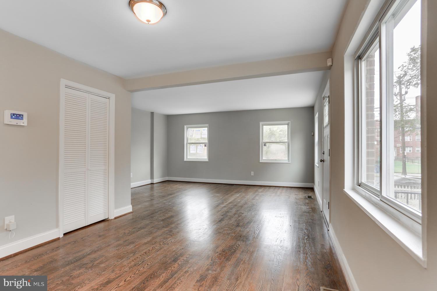4304 Wheeler Road Southeast Washington, DC 20032 - Photo 7 of 30 Living Room