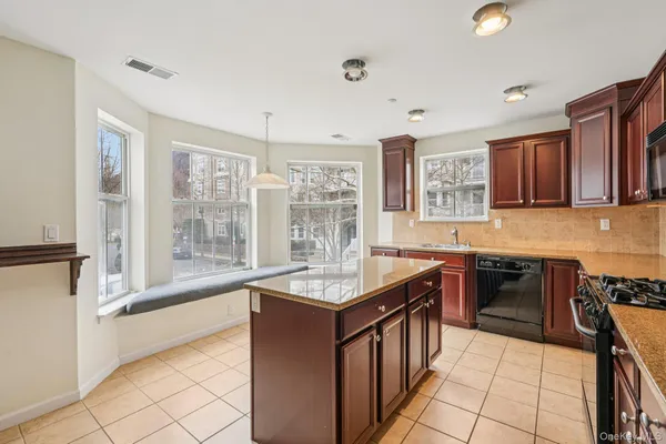 $4,350 | 2 Leeward Drive, Haverstraw, NY 10927