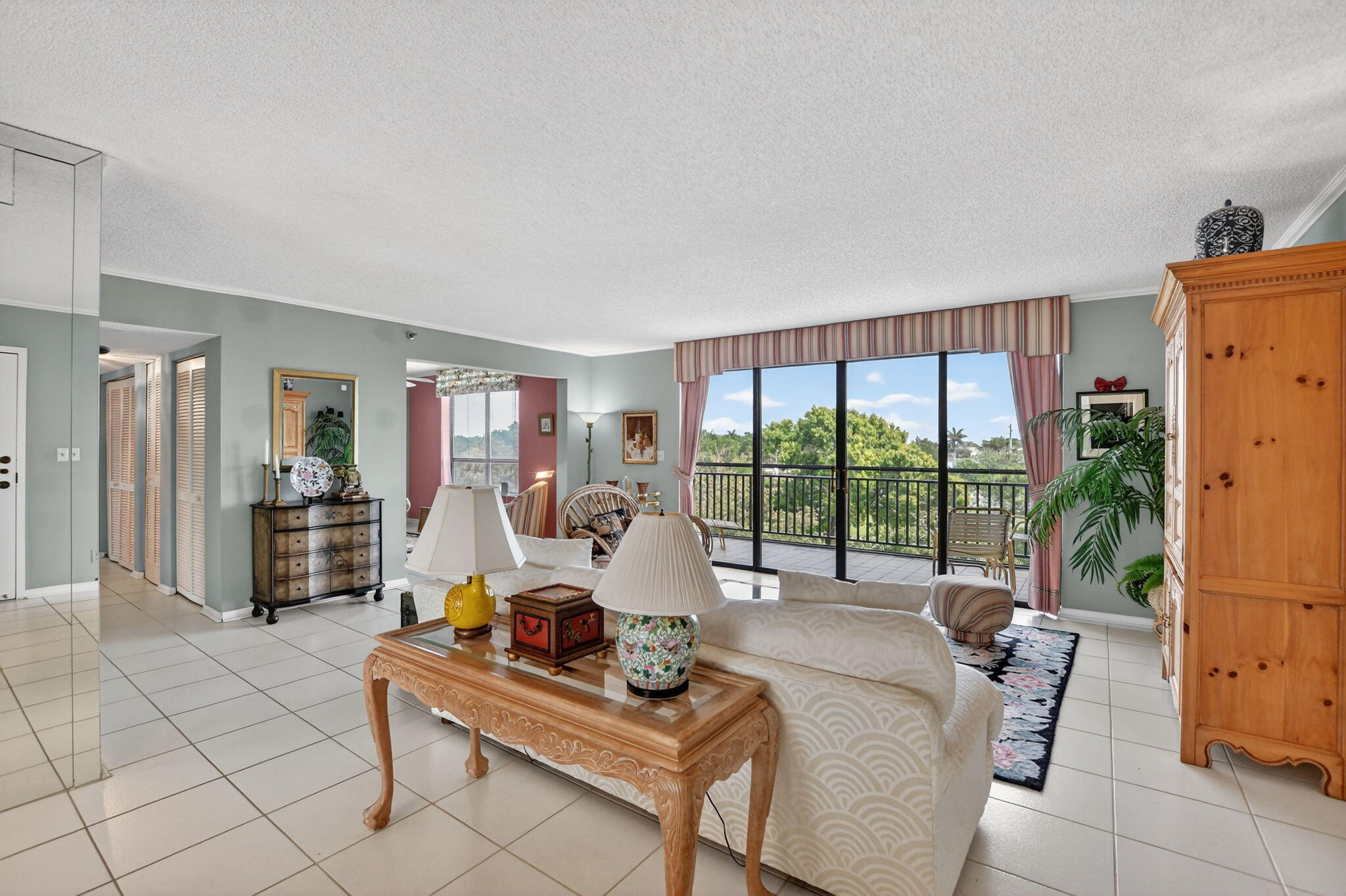 7170 Promenade Drive, Unit 401 Boca Raton, FL 33433 - Photo 7 of 40 Living area