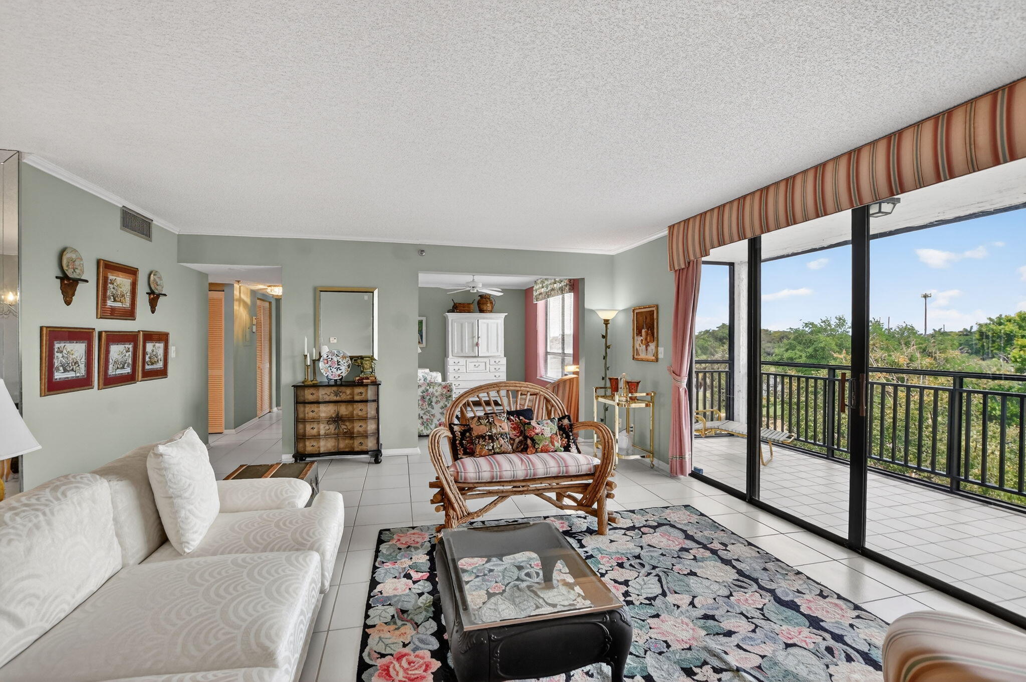 7170 Promenade Drive, Unit 401 Boca Raton, FL 33433 - Photo 8 of 40 Living area