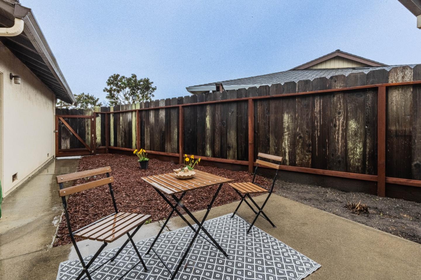 1130 Montecito Circle Salinas, CA 93901 - Photo 20 of 32 a view of a chairs and table in patio