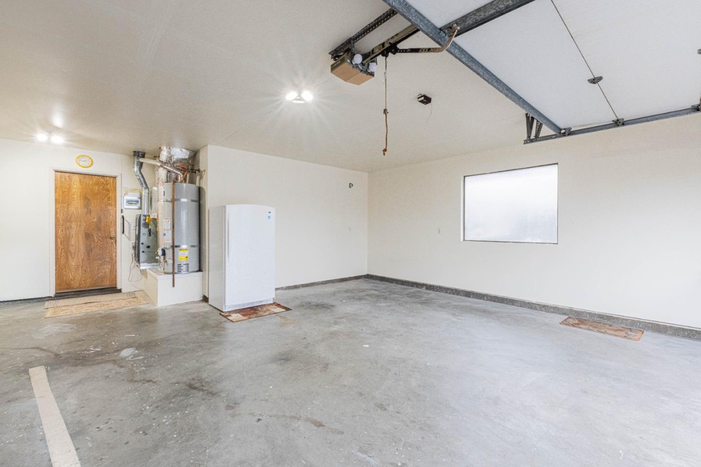 1130 Montecito Circle Salinas, CA 93901 - Photo 30 of 32 an empty room with a ceiling fan and windows