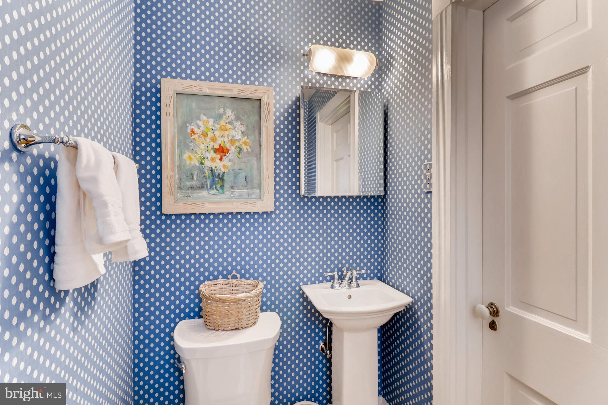 211 Tunbridge Road Baltimore, MD 21212 - Photo 12 of 28 Powder Room