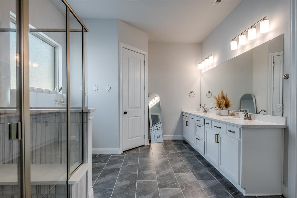 6604 Merlot Circle Rowlett, TX 75088 - Photo 19 of 40 Primary Bath