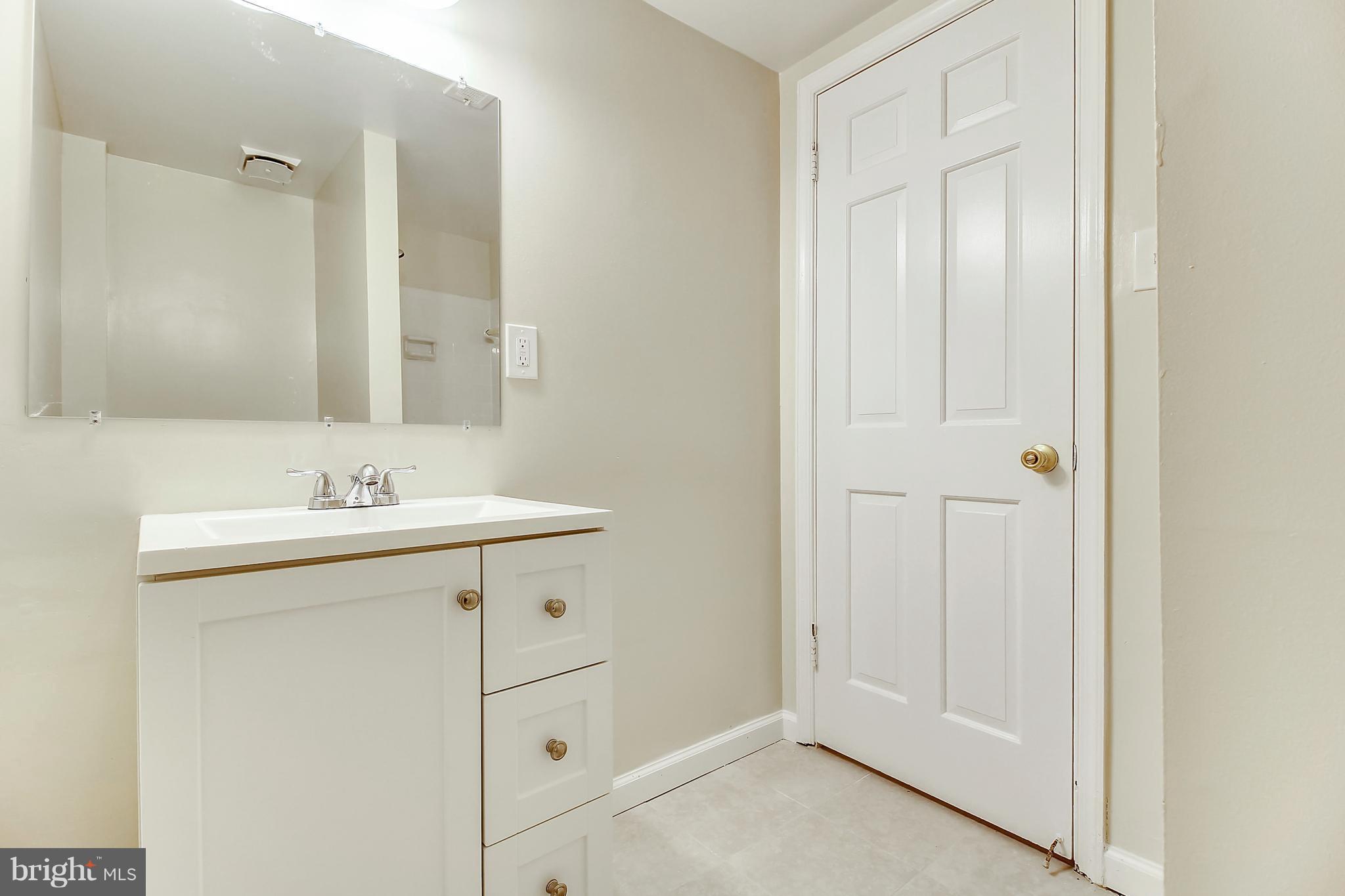 14664 Tynewick Terrace, Unit 4 Silver Spring, MD 20906 - Photo 10 of 20 Bath