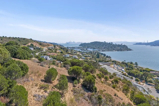 $8,000,000 | 138-142 Rock Hill Drive, Tiburon, CA 94920