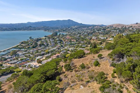 $8,000,000 | 138-142 Rock Hill Drive, Tiburon, CA 94920