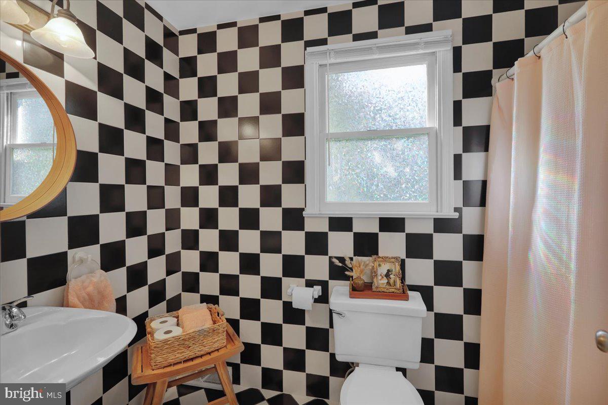 208 Queens Gate Road Lititz, PA 17543 - Photo 28 of 49 a bathroom with a black and white checkered floor
