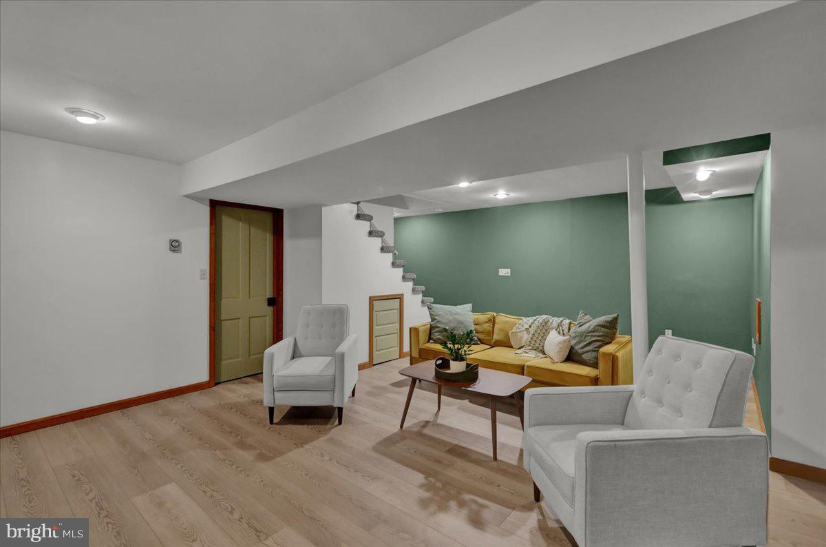 208 Queens Gate Road Lititz, PA 17543 - Photo 43 of 49 a living room with furniture and a potted plant