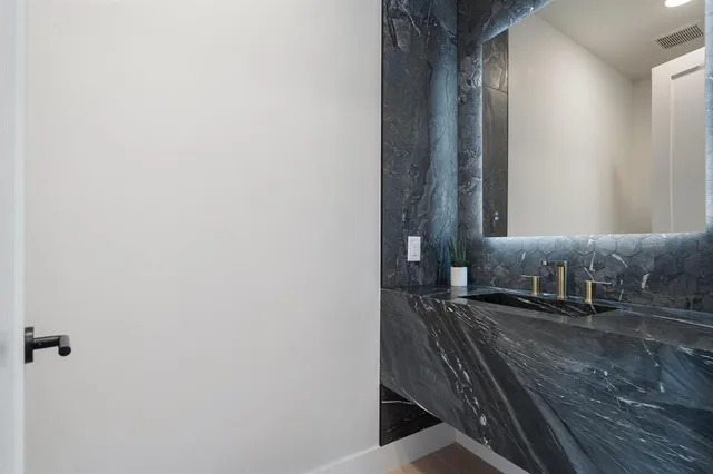 $4,650 | 1424 Canada Drive, Dallas, TX 75212