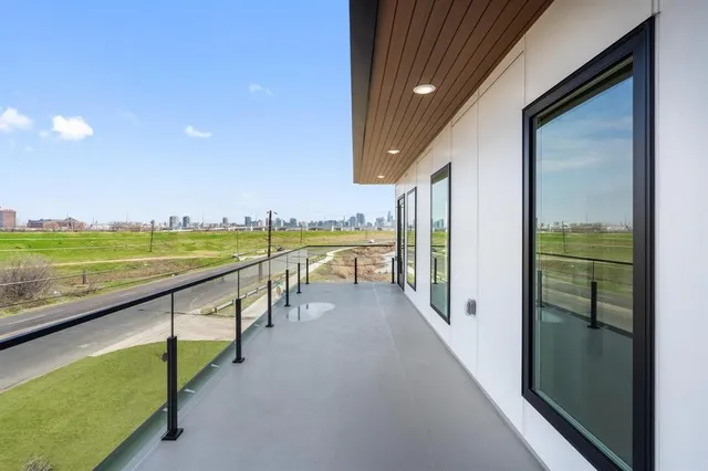 $4,650 | 1424 Canada Drive, Dallas, TX 75212