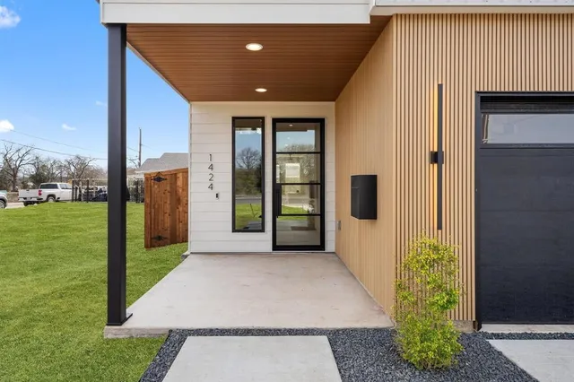 $4,650 | 1424 Canada Drive, Dallas, TX 75212