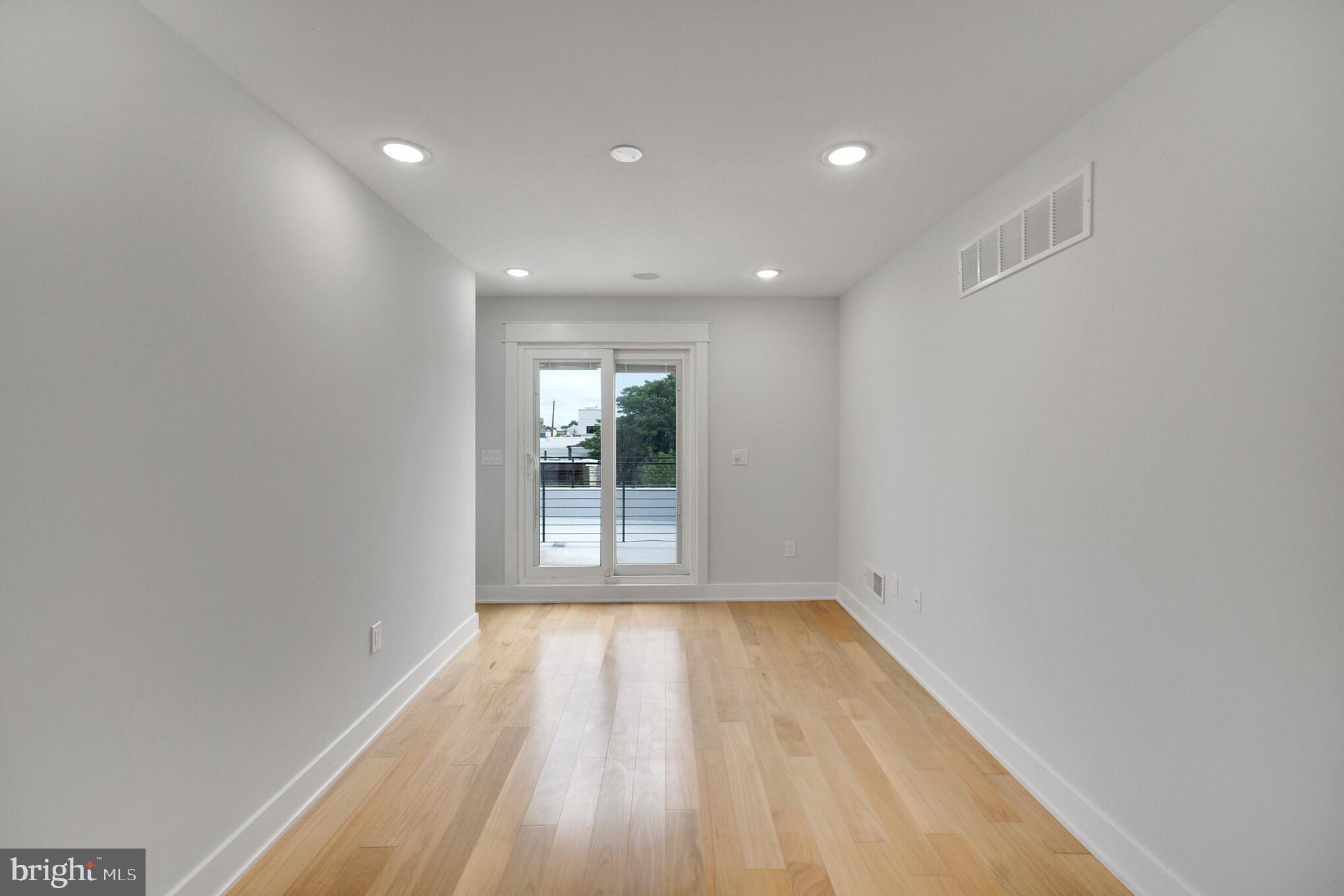 2044 McClellan Street Philadelphia, PA 19145 - Photo 14 of 26