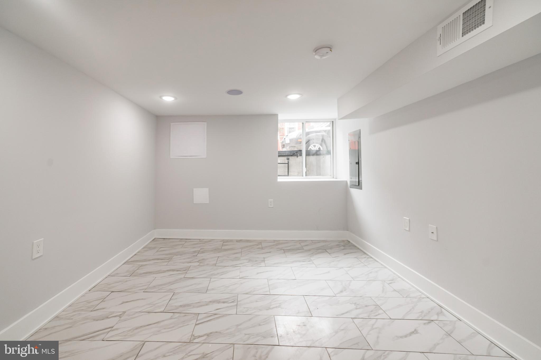 2044 McClellan Street Philadelphia, PA 19145 - Photo 20 of 26