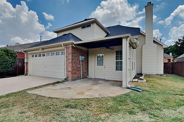 a view of a house with a garage