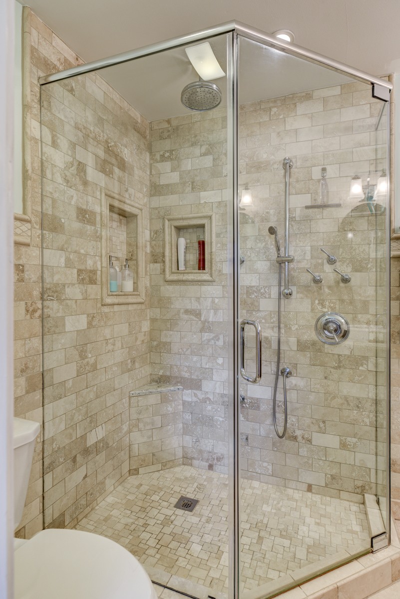 1069 Edgewater Circle Gallatin, TN 37066 - Photo 20 of 43 a bathroom with a shower and toilet