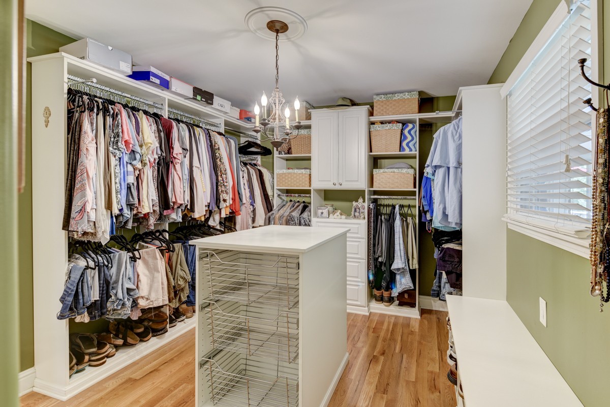 1069 Edgewater Circle Gallatin, TN 37066 - Photo 21 of 43 a view of a kitchen with a refrigerator