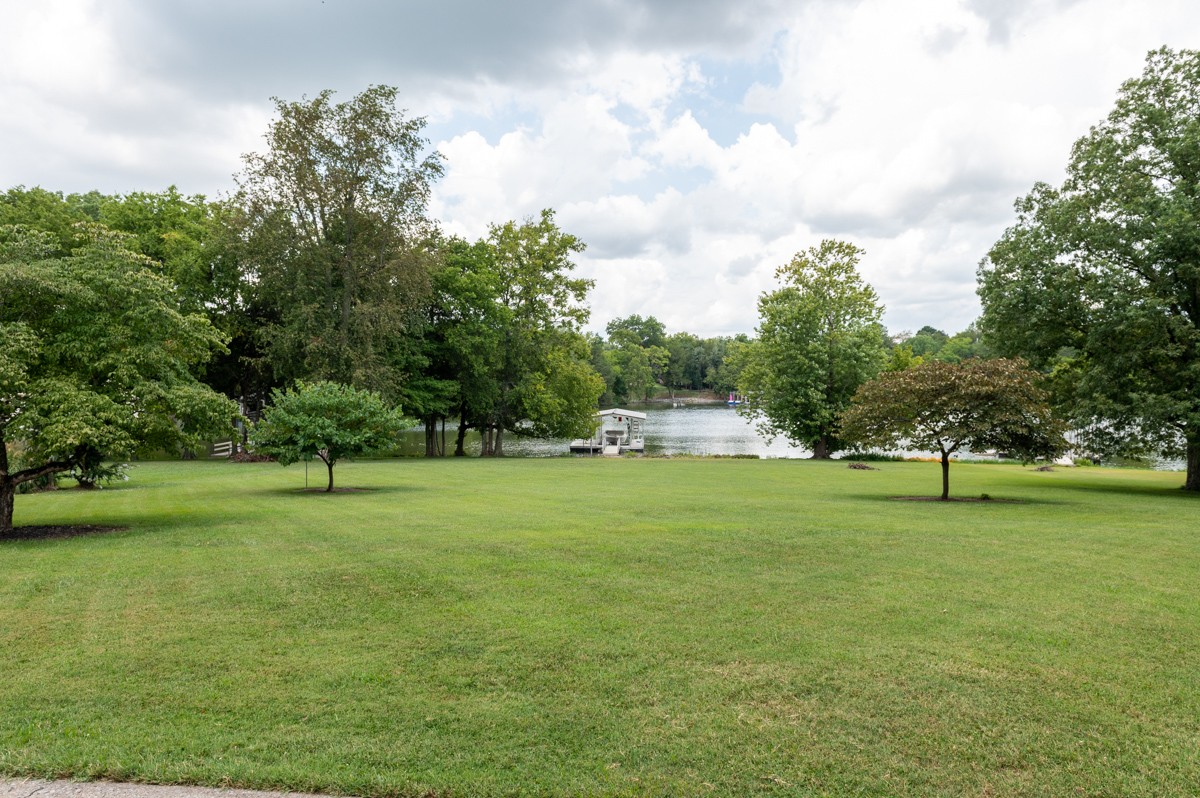 1069 Edgewater Circle Gallatin, TN 37066 - Photo 34 of 43