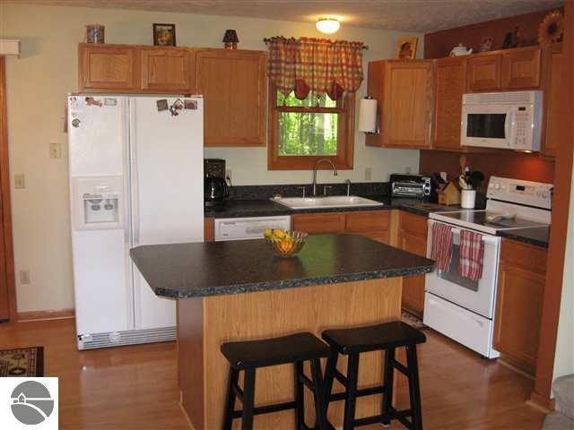 2770 North Reynolds Road Interlochen, MI 49643 - Photo 6 of 12 1727175-5.JPG