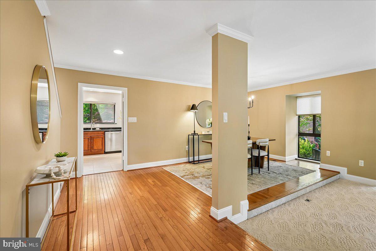 2024 Swans Neck Way Reston, VA 20191 - Photo 14 of 42 Entry
