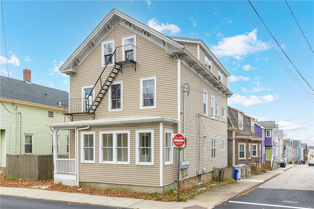 427 Spring Street, Unit 1 Newport, RI 02840 - Photo 2 of 16