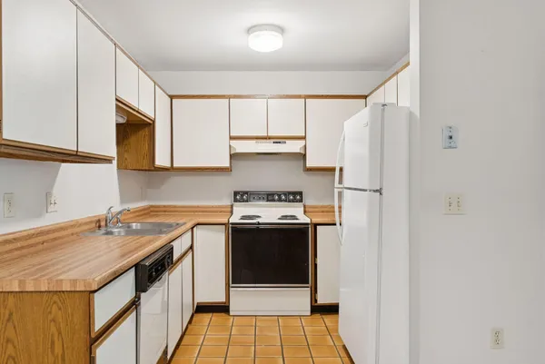 $185,000 | 85 Middle Street, Unit 10, Hallowell, ME 04347