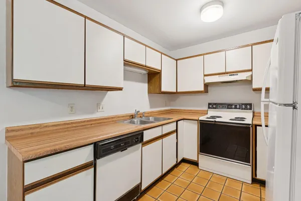 $185,000 | 85 Middle Street, Unit 10, Hallowell, ME 04347