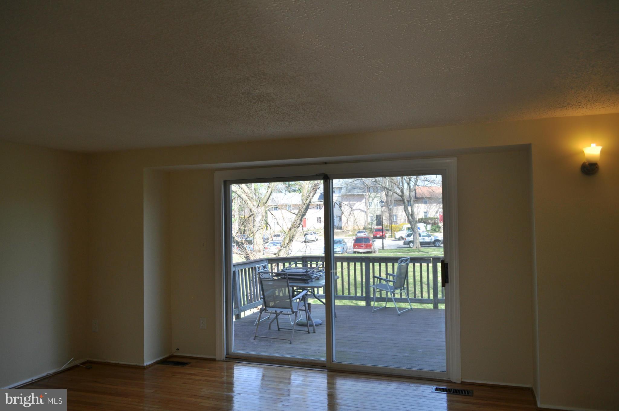 9339 Matador Road Columbia, MD 21045 - Photo 3 of 18 Living Room