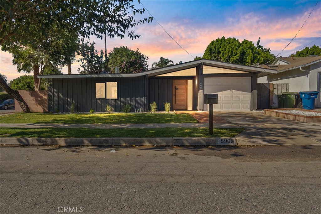 6909 De Celis Place Van Nuys, CA 91406 - Photo 44 of 46 a view of a backyard of the house