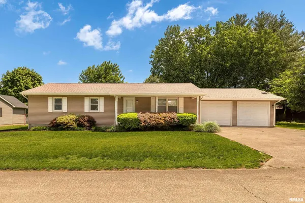 $215,000 | 4 Acorn Drive, Harrisburg, IL 62946