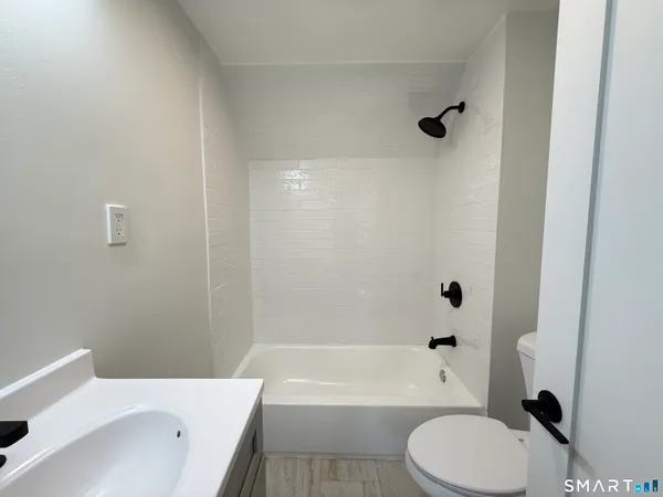 $2,300 | 53-55 Mahl Avenue, Unit 3, Hartford, CT 06120