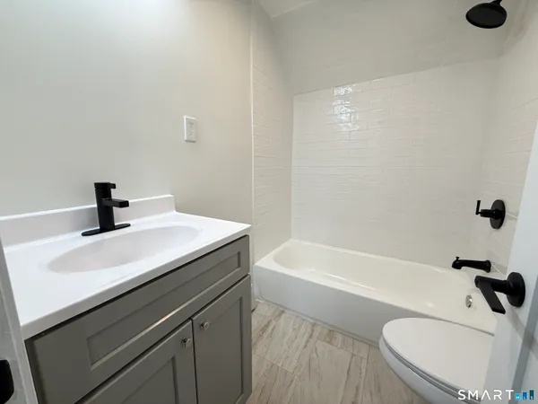 $2,300 | 53-55 Mahl Avenue, Unit 3, Hartford, CT 06120