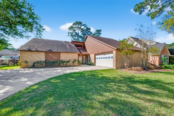 $285,000 | 3705 Winter Haven Drive, Baytown, TX 77521