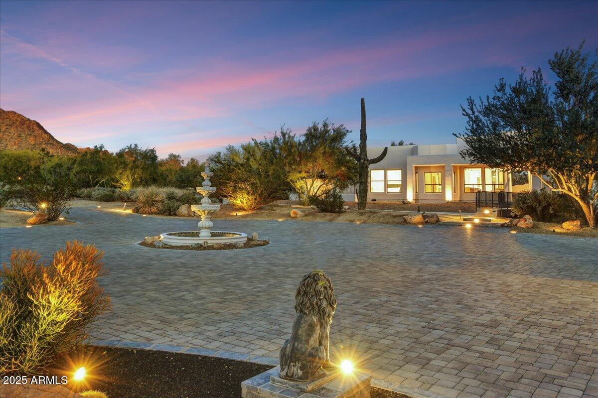 25255 North 90th Way Scottsdale, AZ 85255 - Photo 2 of 41 a view of a street with houses