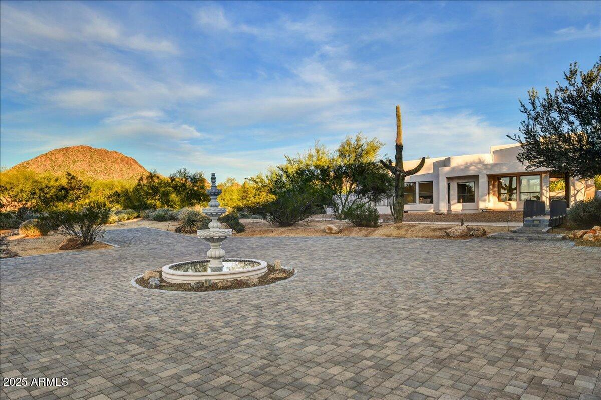25255 North 90th Way Scottsdale, AZ 85255 - Photo 29 of 41 a view of a house with a yard
