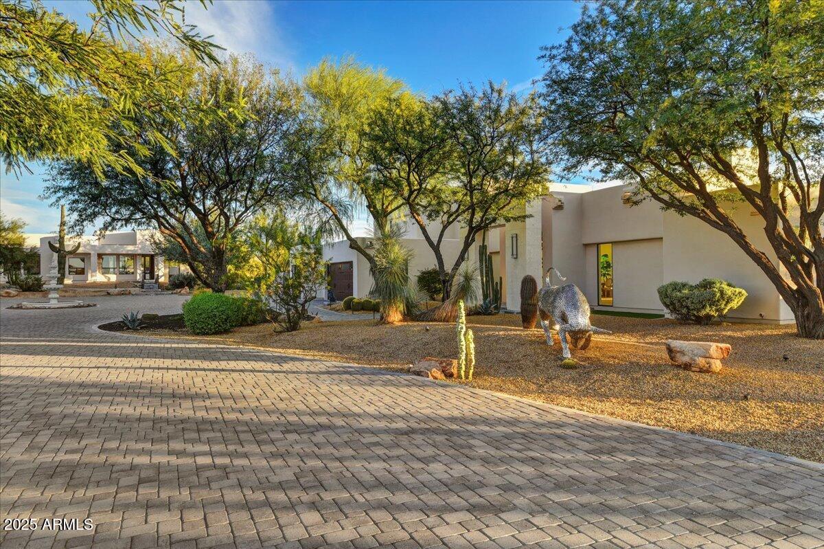25255 North 90th Way Scottsdale, AZ 85255 - Photo 4 of 41 a view of a yard with a house