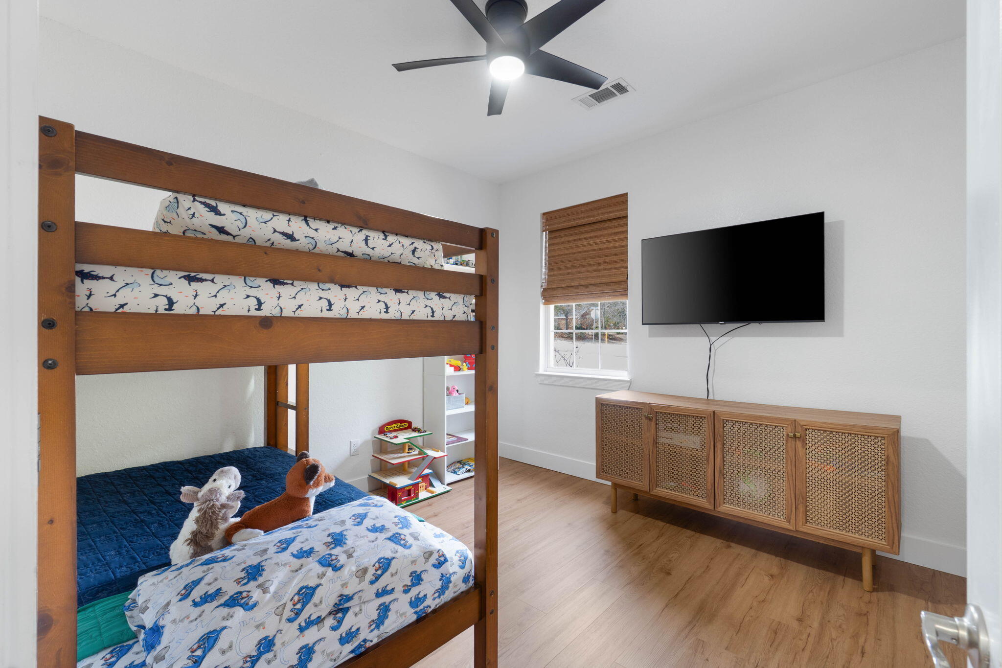 40 Hidden Lakes Trail DeFuniak Springs, FL 32433 - Photo 16 of 37 18-web-or-mls-Final-14