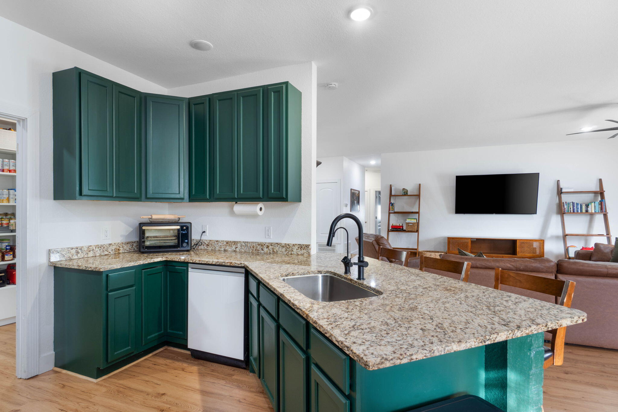 40 Hidden Lakes Trail DeFuniak Springs, FL 32433 - Photo 7 of 37 Breakfast bar