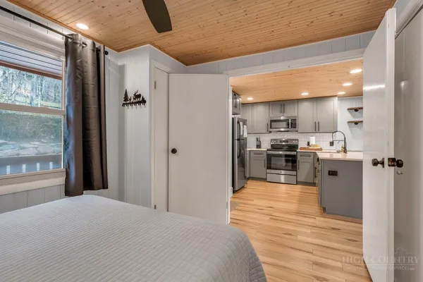 $259,900 | 102 Skiview Lane, Unit 2, Beech Mountain, NC 28604