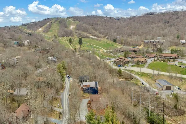 $259,900 | 102 Skiview Lane, Unit 2, Beech Mountain, NC 28604