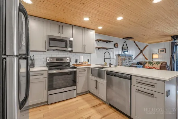 $259,900 | 102 Skiview Lane, Unit 2, Beech Mountain, NC 28604
