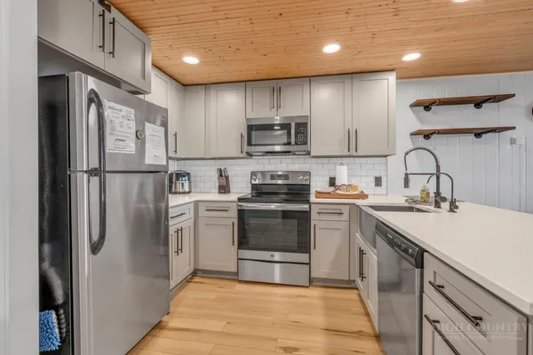 $259,900 | 102 Skiview Lane, Unit 2, Beech Mountain, NC 28604
