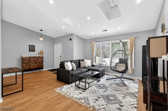 $370,000 | 68 Westchester Terrace, Annandale, NJ 08801