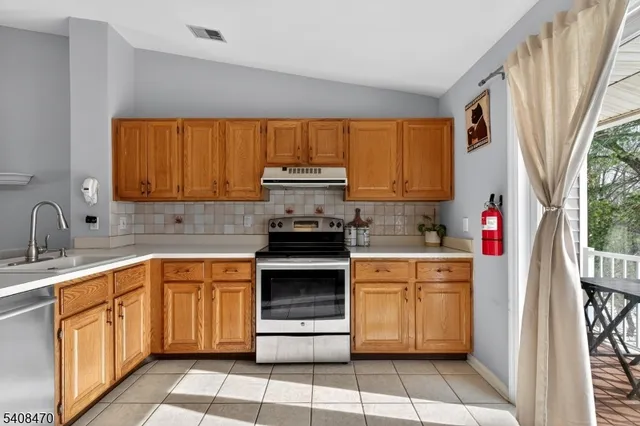 $370,000 | 68 Westchester Terrace, Annandale, NJ 08801