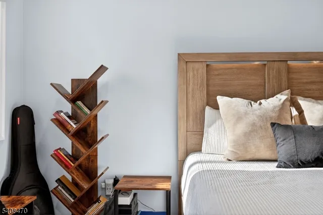 $370,000 | 68 Westchester Terrace, Annandale, NJ 08801