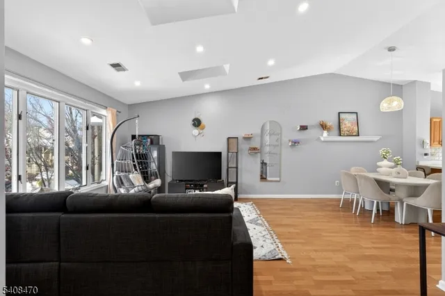 $370,000 | 68 Westchester Terrace, Annandale, NJ 08801