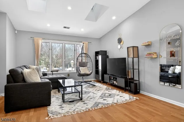 $370,000 | 68 Westchester Terrace, Annandale, NJ 08801