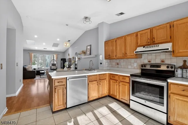 $370,000 | 68 Westchester Terrace, Annandale, NJ 08801