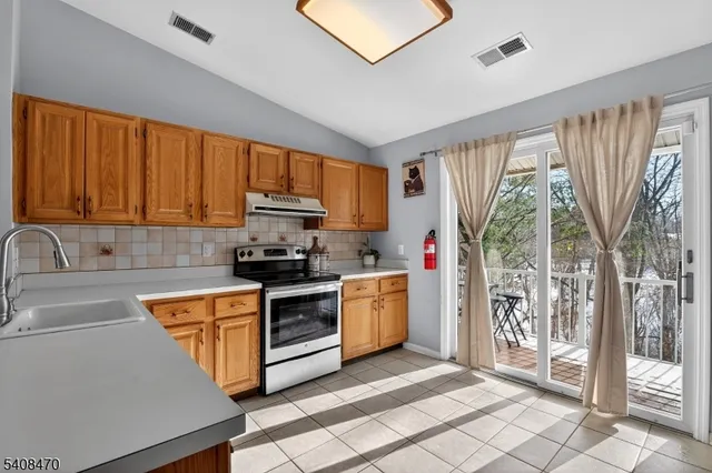 $370,000 | 68 Westchester Terrace, Annandale, NJ 08801